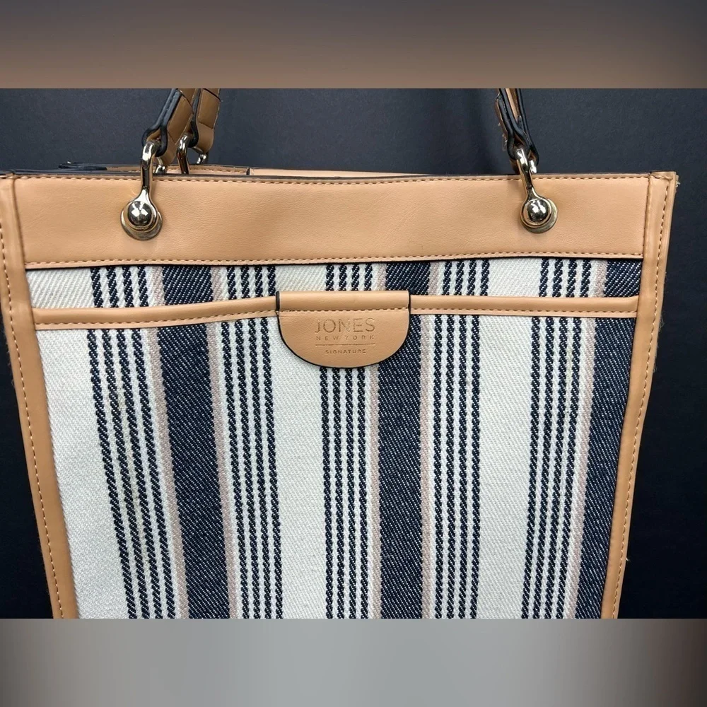 Jones New York shoulder bag Signature Navy Blue and white